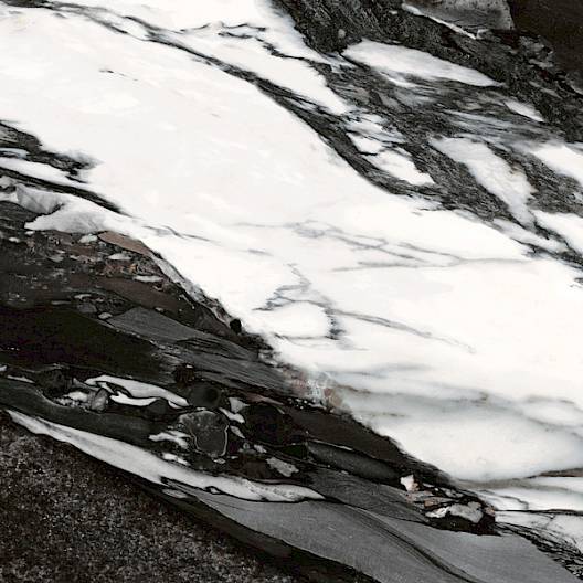 MARBLES - ORIENTAL BLACK - 24" x 48"